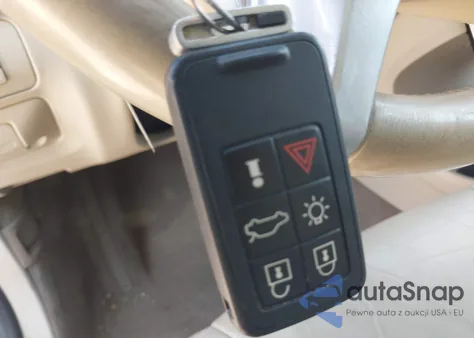 2011 Volvo Xc60 3.2/3.2 R-Design z USA, uszkodzony, nr VIN YV4952DL4B2208895